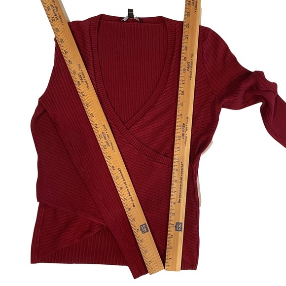EXPRESS Women’s Dark Red Long Sleeves Ribbed Faux Wrap V-neck Sweater Size Large - Picture 7 of 7